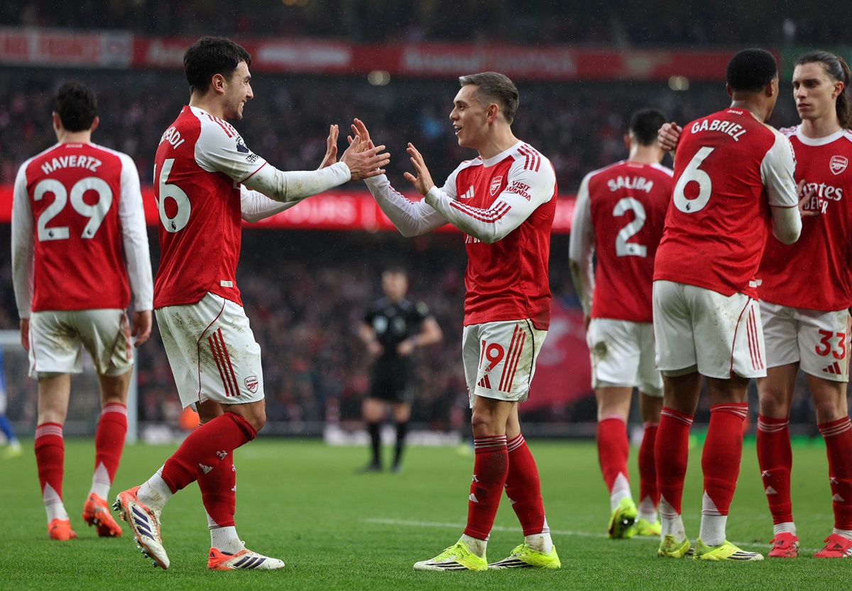 Arsenal mantém vivo o sonho do título com vitória apertada sobre o Burnley
