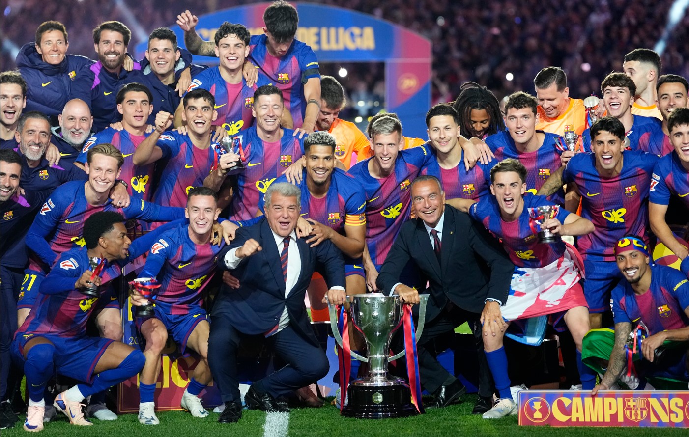 Barcelona conquista títulos consecutivos da La Liga com vitória dominante sobre o Real Madrid no Camp Nou