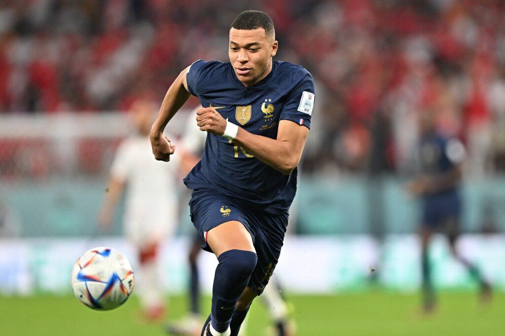 epa10339298 Kylian Mbappe of France in action during the FIFA World Cup 2022 group D soccer match between Tunisia and France at Education City Stadium in Doha, Qatar, 30 November 2022.  EPA/Noushad Thekkayil