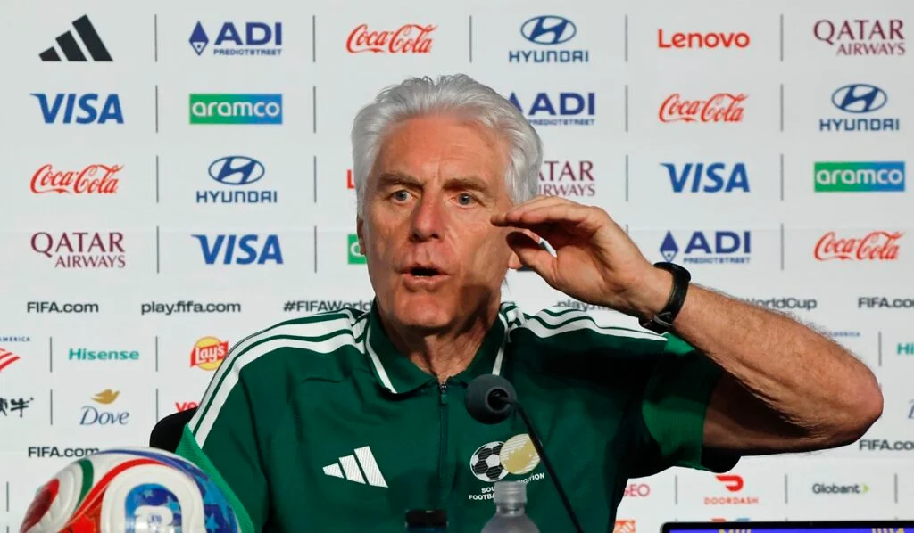 ‘Nunca dou ouvidos a pessoas que pensam que são importantes’ – Hugo Broos responde aos críticos enquanto os Bafana Bafana apontam à vitória frente à Chéquia